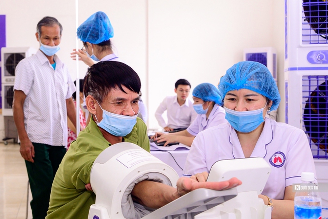Bước chuyển mạnh sang chăm sóc sức khỏe chủ động - (Bài 2): Trạm y tế xã, phường là "trận địa chính"- Ảnh 3. Bước chuyển mạnh sang chăm sóc sức khỏe chủ động - (Bài 2): Trạm y tế xã, phường là "trận địa chính"- Ảnh 3.