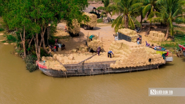 Chợ rơm Ba Lai nhộn nhịp, n&acirc;ng gi&aacute; trị n&ocirc;ng nghiệp miền T&acirc;y- Ảnh 4.