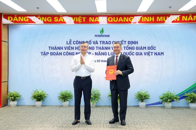 C&ocirc;ng bố v&agrave; trao quyết định Tổng Gi&aacute;m đốc Petrovietnam - Ảnh 1.