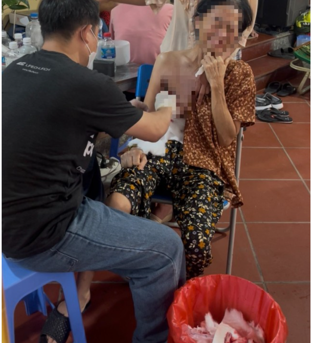 Hà Nội: Điều tra vụ mổ khối u tại cơ sở “chữa bệnh bằng nước” gây xôn xao dư luận- Ảnh 1. Hà Nội: Điều tra vụ mổ khối u tại cơ sở “chữa bệnh bằng nước” gây xôn xao dư luận- Ảnh 1.