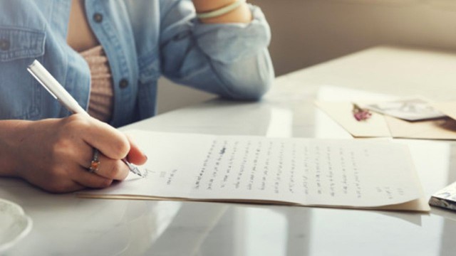 Những lá đơn nghỉ việc - Ảnh 1.