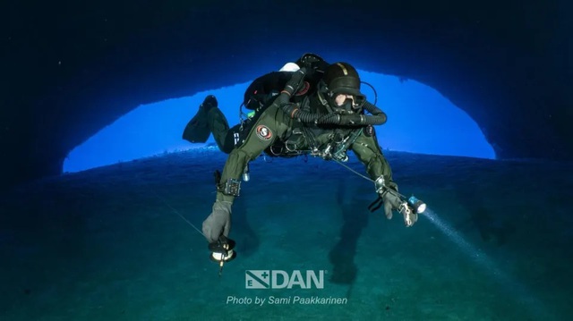 Những hình ảnh đầu tiên về hang động ở Maldives khiến 5 thợ lặn tử vong - Ảnh 1.