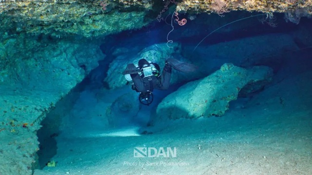 Những hình ảnh đầu tiên về hang động ở Maldives khiến 5 thợ lặn tử vong - Ảnh 5.