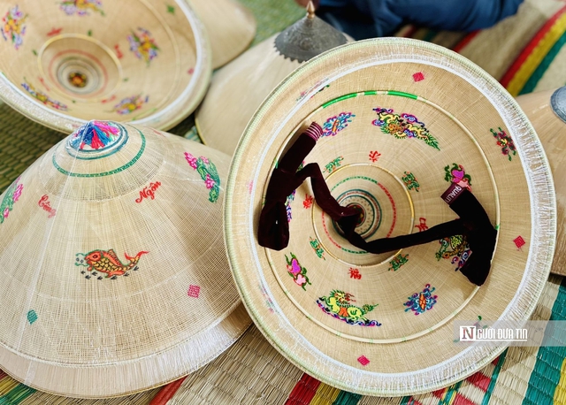 Kiến tạo không gian du lịch cộng đồng, tìm đầu ra cho làng nghề nón ngựa Di sản văn hóa quốc gia- Ảnh 4. Kiến tạo không gian du lịch cộng đồng, tìm đầu ra cho làng nghề nón ngựa Di sản văn hóa quốc gia- Ảnh 4.