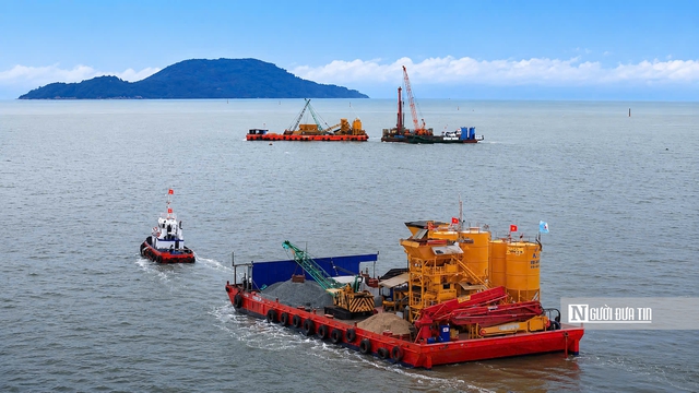 Cận cảnh cầu vượt biển dài nhất Việt Nam đang thành hình giữa sóng gió Cà Mau- Ảnh 8. Cận cảnh cầu vượt biển dài nhất Việt Nam đang thành hình giữa sóng gió Cà Mau- Ảnh 8.