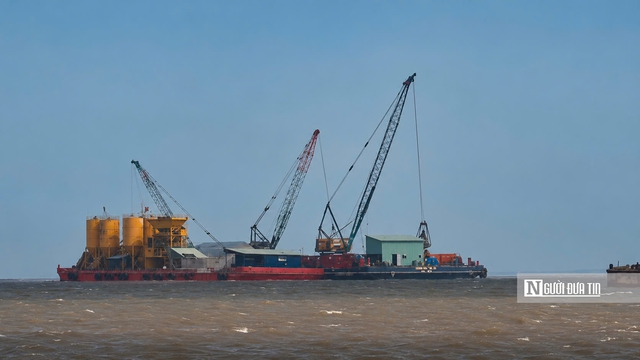 Cận cảnh cầu vượt biển dài nhất Việt Nam đang thành hình giữa sóng gió Cà Mau- Ảnh 11. Cận cảnh cầu vượt biển dài nhất Việt Nam đang thành hình giữa sóng gió Cà Mau- Ảnh 11.