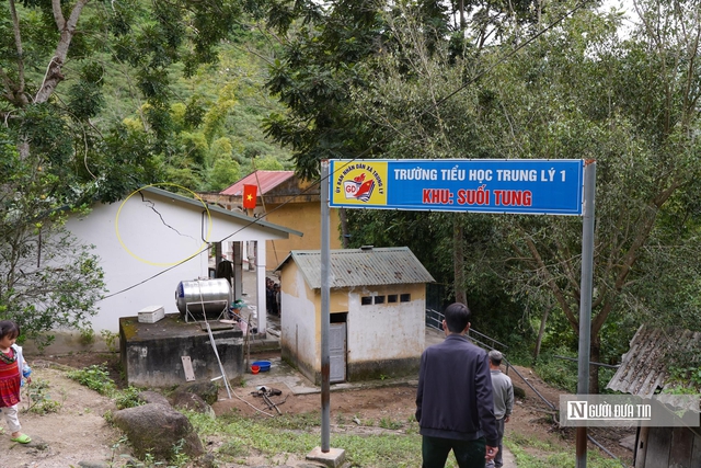 Ngàn hộ dân đánh đu tính mạng dưới chân núi: Sống bất an, đêm không dám ngủ lo sạt lở núi- Ảnh 5. Ngàn hộ dân đánh đu tính mạng dưới chân núi: Sống bất an, đêm không dám ngủ lo sạt lở núi- Ảnh 5.