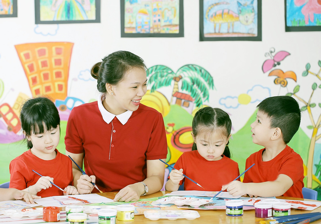 Gi&aacute;o vi&ecirc;n sắp &ldquo;ấm v&iacute;&rdquo;: Đề xuất tăng mức phụ cấp đối với một số nh&oacute;m nh&agrave; gi&aacute;o - Ảnh 1.