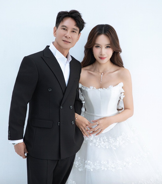 "Đạo diễn nghìn tỷ" và hôn nhân gần 2 thập kỷ hạnh phúc bên vợ kém 17 tuổi - Ảnh 3.