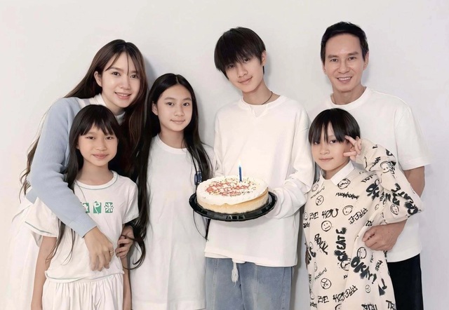 "Đạo diễn nghìn tỷ" và hôn nhân gần 2 thập kỷ hạnh phúc bên vợ kém 17 tuổi - Ảnh 4.