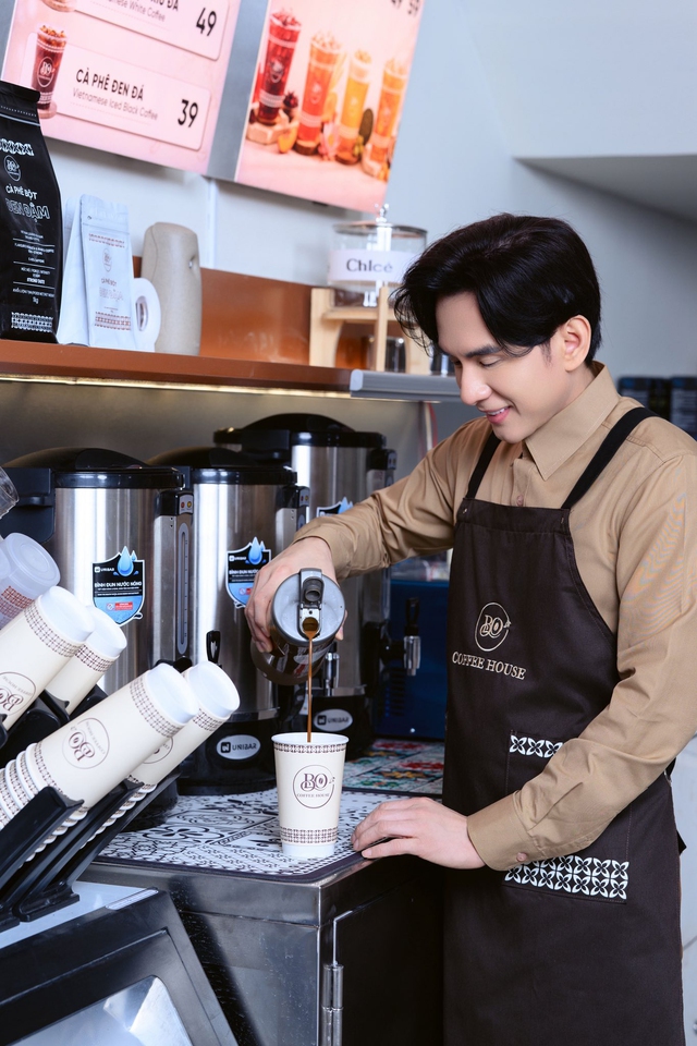 Ng&ocirc;i sao đ&igrave;nh đ&aacute;m bậc nhất của l&agrave;ng nhạc Việt tiết lộ cuộc sống ở tuổi 50 - Ảnh 5.