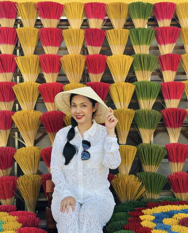Cuộc sống của "người đẹp Tây đô" sau khi từ chối netizen xét nghiệm chất cấm - Ảnh 2.