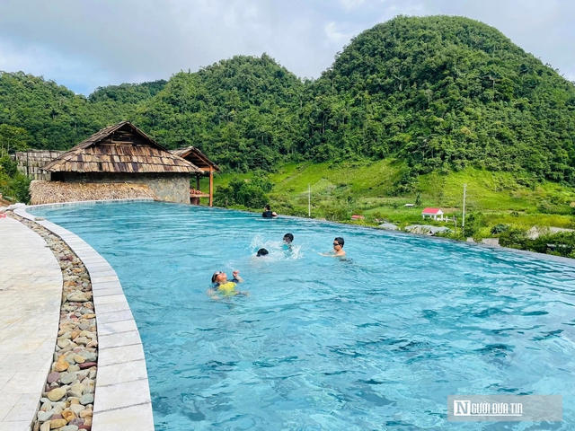 Tháo gỡ “nút thắt” hạ tầng và dịch vụ đưa du lịch Nghệ An cất cánh- Ảnh 2. Tháo gỡ “nút thắt” hạ tầng và dịch vụ đưa du lịch Nghệ An cất cánh- Ảnh 2.
