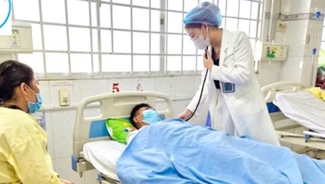 Nam thanh niên 18 tuổi nhập viện cấp cứu sau khi dùng thuốc tê phun xăm - Ảnh 1.