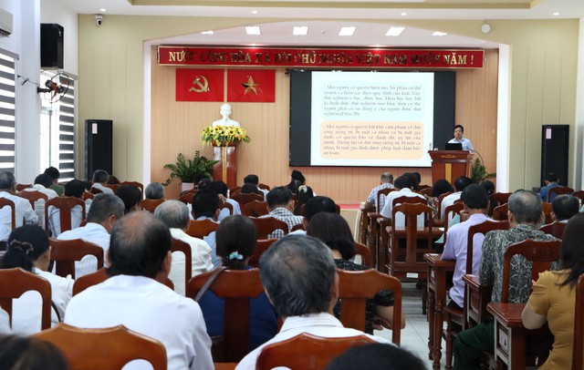 Tập huấn, bồi dưỡng kiến thức pháp luật và kỹ năng hòa giải cho hòa giải viên cơ sở phường Nghĩa Lộ - Ảnh 1.