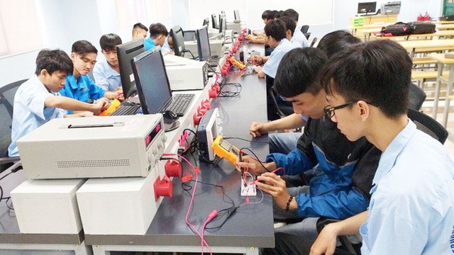 Bộ GD&ĐT đề xuất mở rộng lựa chọn ngoại ngữ trong gi&aacute;o dục nghề nghiệp- Ảnh 1.
