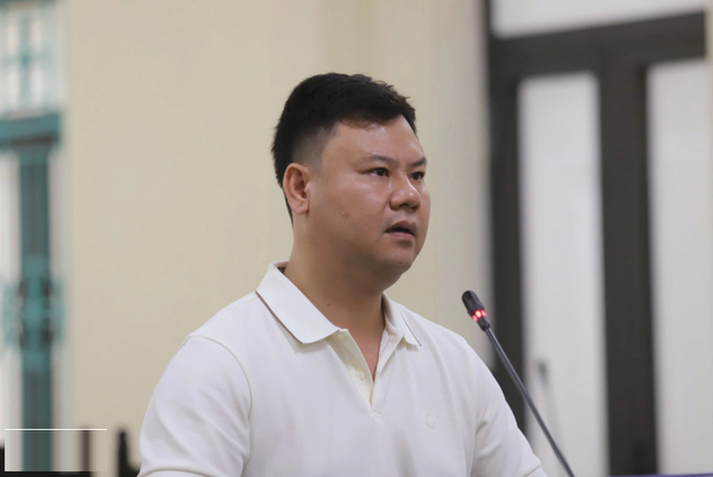Vụ chặn đầu, kh&oacute;a đu&ocirc;i &ocirc; t&ocirc; giữa đường ng&agrave;y Tết: Người đ&agrave;n &ocirc;ng bị phạt 50 triệu đồng- Ảnh 1.