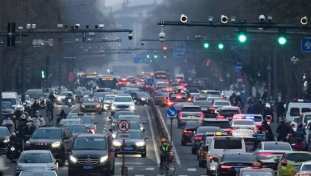 Xe khách tông đuôi xe tải, 13 người tử vong - Ảnh 1.