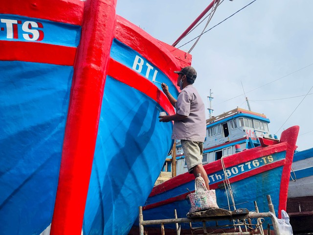 “Khoác áo” nhận diện cho tàu cá, Lâm Đồng hướng tới nghề cá bền vững- Ảnh 2. “Khoác áo” nhận diện cho tàu cá, Lâm Đồng hướng tới nghề cá bền vững- Ảnh 2.