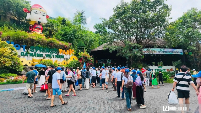 Đà Nẵng chặn “chặt chém” mùa pháo hoa- Ảnh 2. Đà Nẵng chặn “chặt chém” mùa pháo hoa- Ảnh 2.