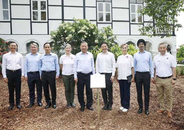 Tổng Bí thư, Chủ tịch nước Tô Lâm trồng cây tại Vườn Bách thảo Singapore - Ảnh 2. Tổng Bí thư, Chủ tịch nước Tô Lâm trồng cây tại Vườn Bách thảo Singapore - Ảnh 2.
