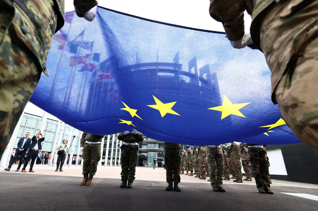 EU c&acirc;n nhắc &aacute;p dụng điều khoản về ph&ograve;ng thủ tập thể cho Ukraine, triển vọng đến đ&acirc;u? - Ảnh 2.