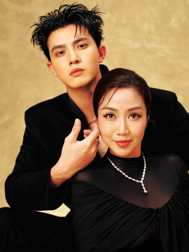 "&Ocirc;ng x&atilde; m&agrave;n ảnh" k&eacute;m 14 tuổi của Ốc Thanh V&acirc;n bất ngờ g&acirc;y ch&uacute; &yacute; - Ảnh 2.