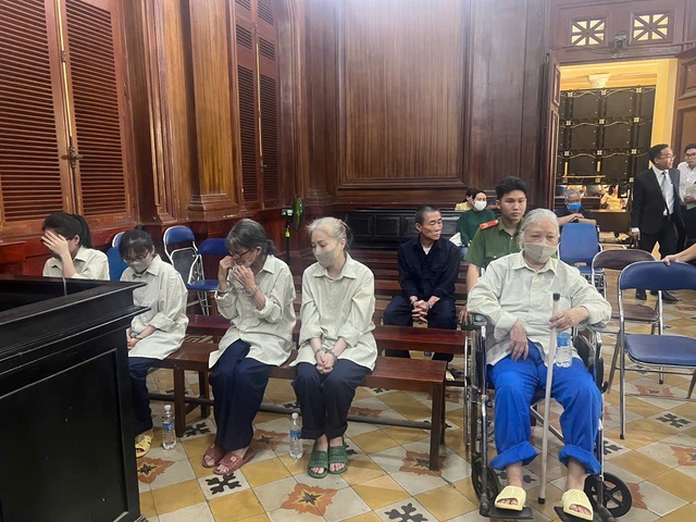 Tuy&ecirc;n &aacute;n vụ lừa đảo li&ecirc;n quan đến b&agrave; Hứa Thị Phấn - Ảnh 1.