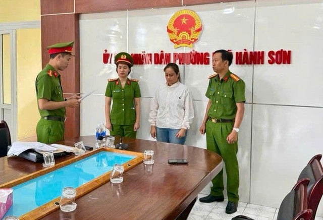Bắt "nữ qu&aacute;i" l&agrave;m giả sổ đỏ để vay tiền rồi chiếm đoạt 749 triệu đồng- Ảnh 1.