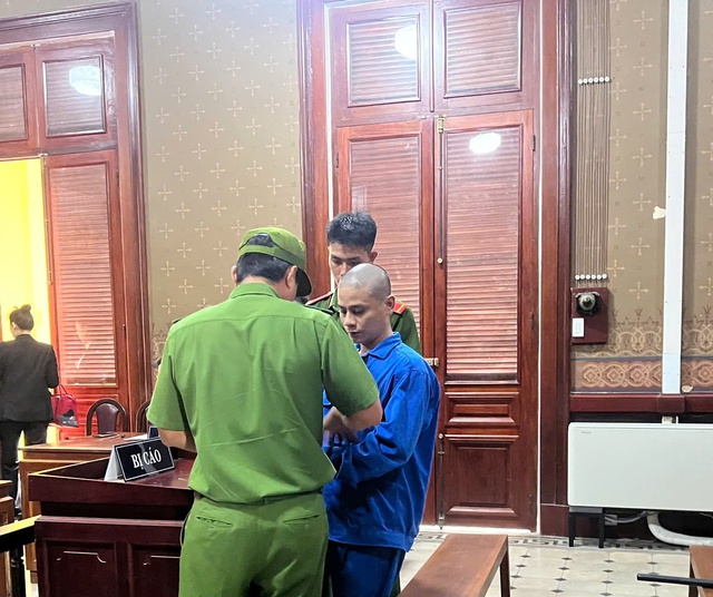 Sợ mất việc, nam c&ocirc;ng nh&acirc;n đ&acirc;m tổ trưởng su&yacute;t chết - Ảnh 1.