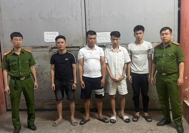 Bắt nh&oacute;m đối tượng cướp gần 2kg v&agrave;ng của người nước ngo&agrave;i - Ảnh 1.