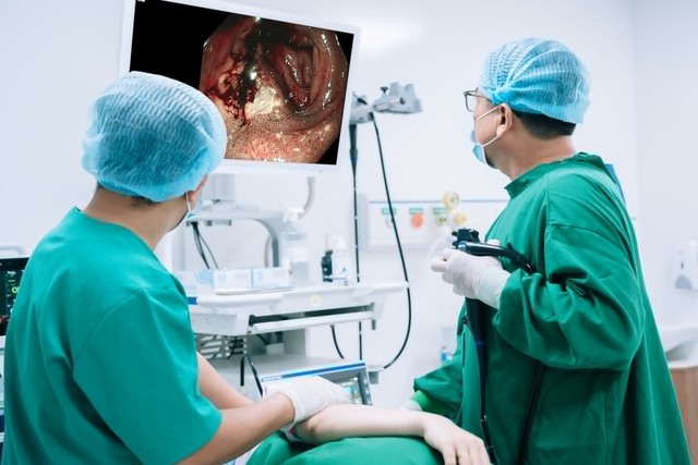 Đang khỏe mạnh, người đ&agrave;n &ocirc;ng 41 tuổi bất ngờ nhập viện v&igrave; xuất huyết ti&ecirc;u h&oacute;a - Ảnh 1.