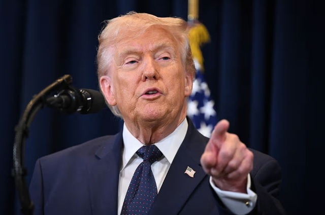 &Ocirc;ng Trump tuy&ecirc;n bố Iran sẽ bị n&eacute;m bom ở "mức độ cao hơn nhiều" nếu kh&ocirc;ng đồng &yacute; thỏa thuận h&ograve;a b&igrave;nh- Ảnh 1.
