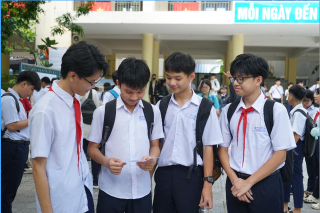 Học sinh Tp.HCM ồ ạt đổi nguyện vọng lớp 10 ph&uacute;t ch&oacute;t: L&agrave;m sao để kh&ocirc;ng "trượt oan"? - Ảnh 1.