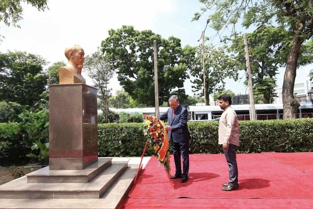 Tổng B&iacute; thư, Chủ tịch nước T&ocirc; L&acirc;m tưởng niệm Chủ tịch Hồ Ch&iacute; Minh tại Sri Lanka- Ảnh 1.