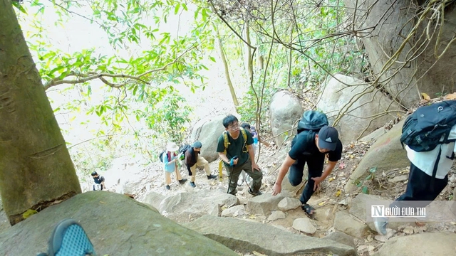 Tr&agrave;o lưu leo n&uacute;i tự ph&aacute;t ở n&uacute;i B&agrave; Đen: Đừng đ&aacute;nh đổi an to&agrave;n để &ldquo;săn&rdquo; trải nghiệm- Ảnh 5.