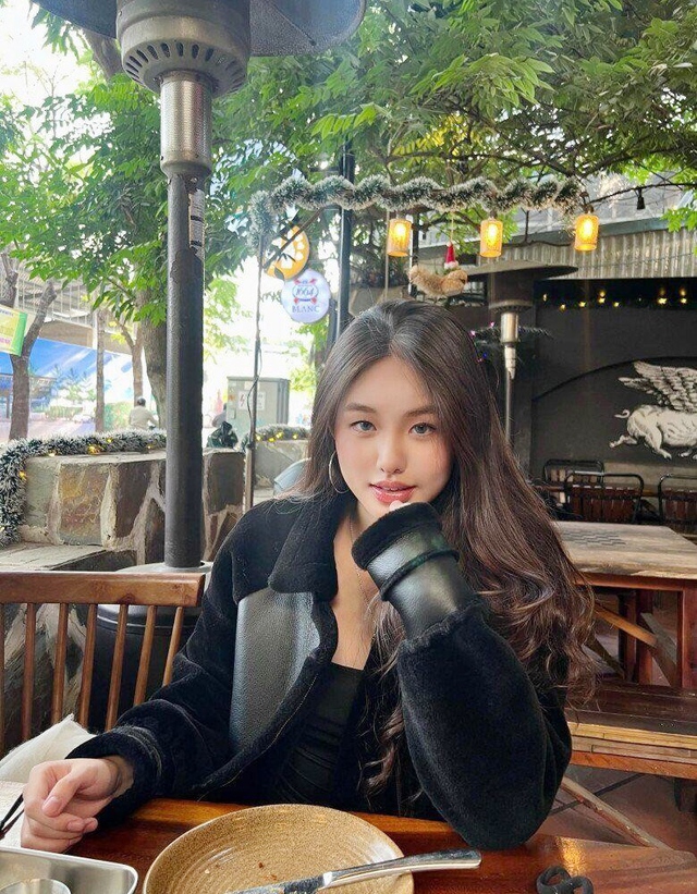 Con g&aacute;i cựu Hoa kh&ocirc;i b&oacute;ng chuyền Kim Huệ: Tuổi 18 cao gần 1m70, nhan sắc nổi bật như hoa hậu- Ảnh 13.
