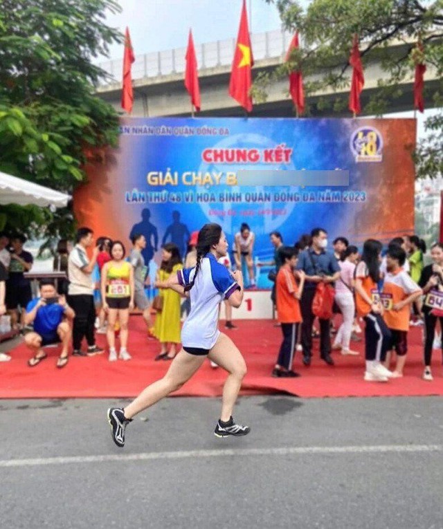 Con g&aacute;i cựu Hoa kh&ocirc;i b&oacute;ng chuyền Kim Huệ: Tuổi 18 cao gần 1m70, nhan sắc nổi bật như hoa hậu- Ảnh 10.