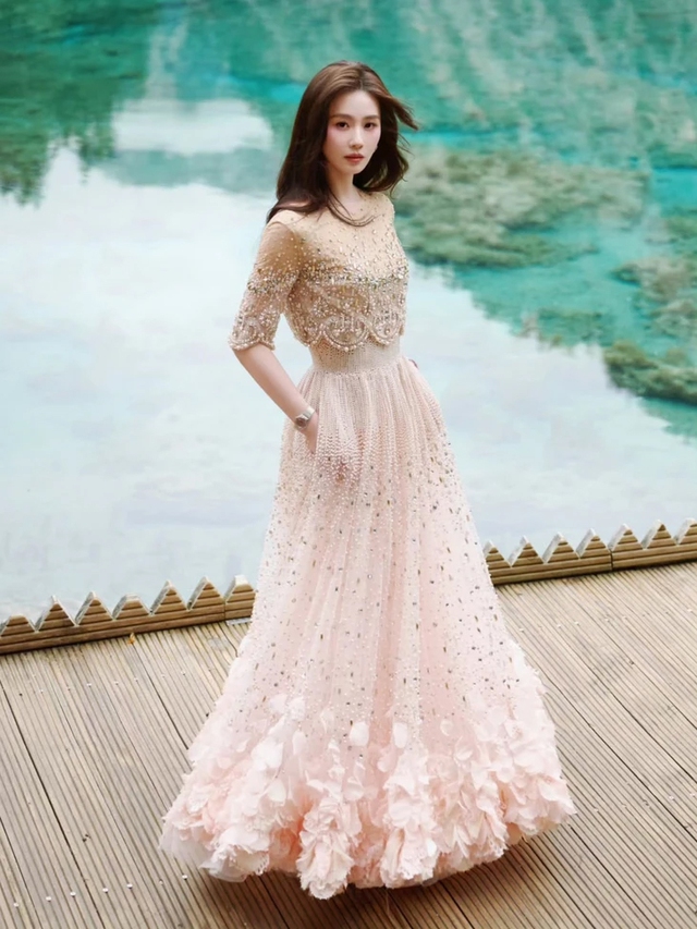 Khoảnh khắc "tiên nữ hạ giới" mang tên Lưu Thi Thi - Ảnh 5.