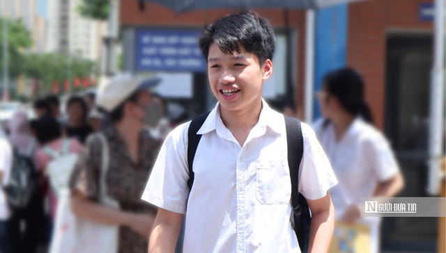 Thí sinh hào hứng vì đề thi "trúng tủ" thi vào lớp 10 chuyên tại Hà Nội- Ảnh 6. Thí sinh hào hứng vì đề thi "trúng tủ" thi vào lớp 10 chuyên tại Hà Nội- Ảnh 6.