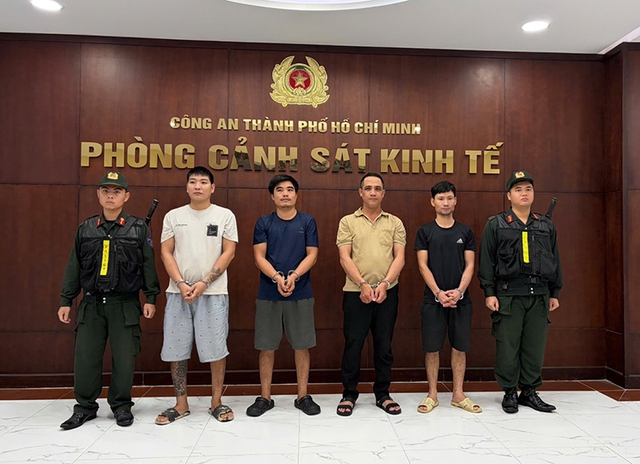 Khởi tố nhóm sản xuất hơn 1.000 tấn giá đỗ ngâm chất cấm, thu lợi bất chính 8 tỷ đồng- Ảnh 1. Khởi tố nhóm sản xuất hơn 1.000 tấn giá đỗ ngâm chất cấm, thu lợi bất chính 8 tỷ đồng- Ảnh 1.
