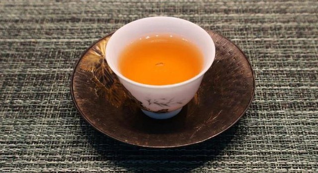 Loại lá khô đắt đỏ bậc nhất thế giới, gần 5 tỷ đồng/kg, đại gia tranh nhau mua - Ảnh 2.