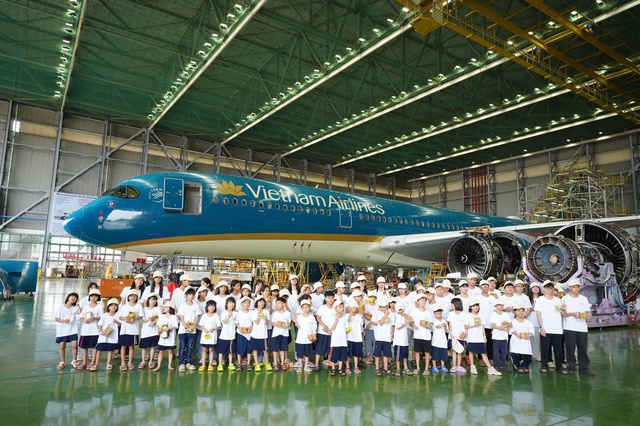 Vietnam Airlines cùng đối tác đưa 100 em nhỏ có hoàn cảnh đặc biệt tham gia "Chuyến đi mơ ước 2026"- Ảnh 2. Vietnam Airlines cùng đối tác đưa 100 em nhỏ có hoàn cảnh đặc biệt tham gia "Chuyến đi mơ ước 2026"- Ảnh 2.