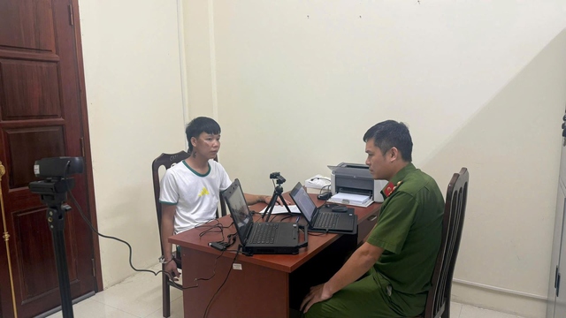 Khởi tố 2 đối tượng "thông chốt", tông CSGT bị thương ở Phú Thọ - Ảnh 1.