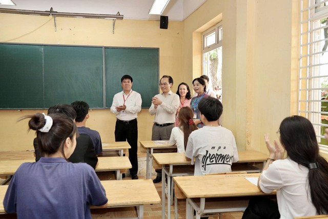 Bộ trưởng Ho&agrave;ng Minh Sơn: Kh&ocirc;ng chủ quan, đặt quyền lợi ch&iacute;nh đ&aacute;ng của th&iacute; sinh l&ecirc;n h&agrave;ng đầu - Ảnh 3.