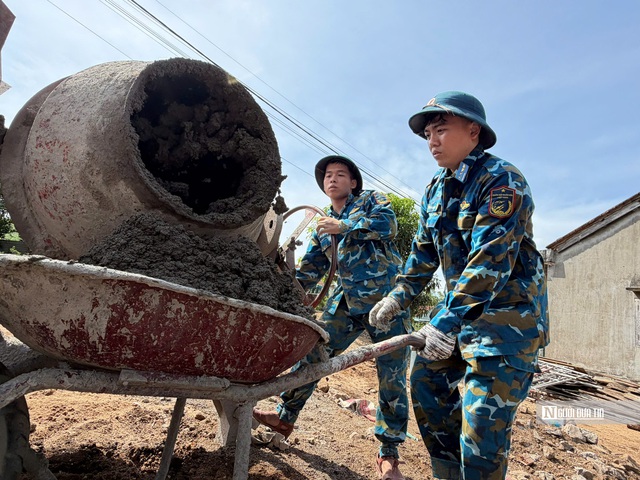 "Lính thợ" Bộ đội Không quân về làng xây nhà mới cho hộ chính sách bị nhiễm chất độc hoá học- Ảnh 6. "Lính thợ" Bộ đội Không quân về làng xây nhà mới cho hộ chính sách bị nhiễm chất độc hoá học- Ảnh 6.