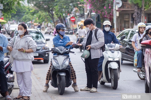 Đà Nẵng: Giữ an toàn từ cổng trường đến phòng thi, hỗ trợ thí sinh gặp sự cố những ngày "vượt vũ môn" - Ảnh 4.