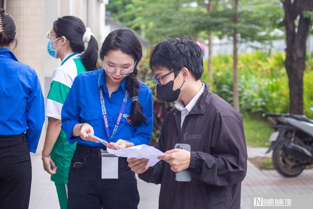 Đà Nẵng: Giữ an toàn từ cổng trường đến phòng thi, hỗ trợ thí sinh gặp sự cố những ngày "vượt vũ môn" - Ảnh 6.