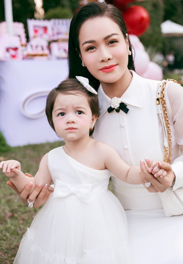 Ca sĩ Nhật Kim Anh hạnh ph&uacute;c vi&ecirc;n m&atilde;n với "t&igrave;nh y&ecirc;u đặc biệt" ở tuổi 41 - Ảnh 4.