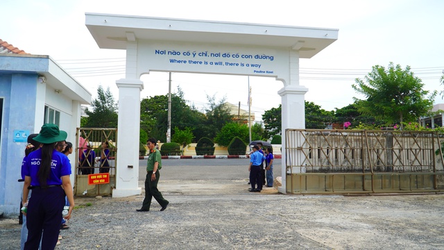 Điểm thi nơi đảo xa, 300 sĩ tử Đặc khu Phú Quý tự tin bước vào kỳ thi quan trọng - Ảnh 1.